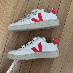 Veja Women's V-Lock Low-Top Sneakers  6